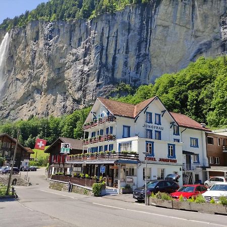 Hotel Restaurant Jungfrau Лаутербрунен Екстериор снимка