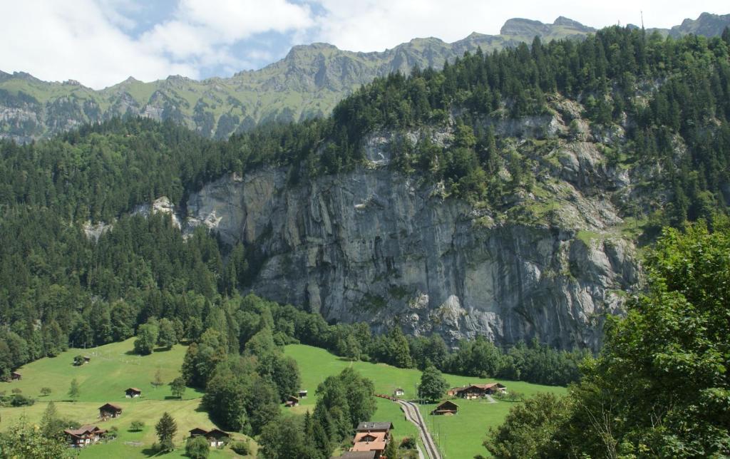 Hotel Restaurant Jungfrau Лаутербрунен Екстериор снимка